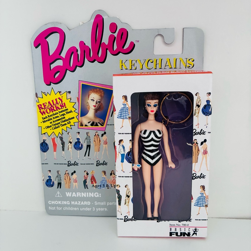 NWT BARBIE Brunette 1959 Iconic Swimsuit Key Chain
Moveable Head Arms Legs
